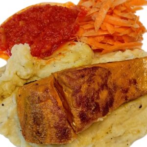 Paistettu Lohi ja Perunamuusi Ateria